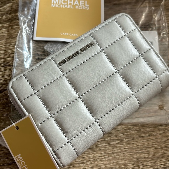 MK Small Quilted Leather Wallet NWT - Picture 3 of 7